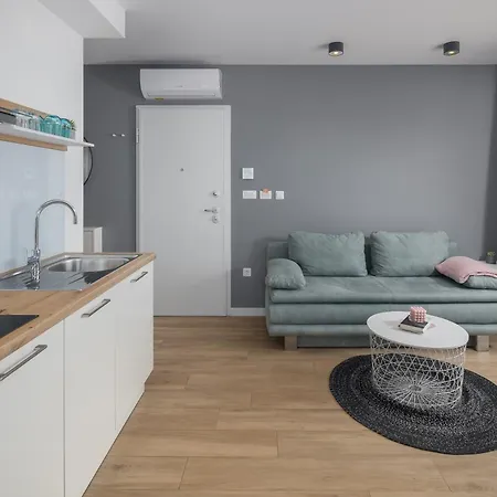 Lana Premium 2 Апартаменти *